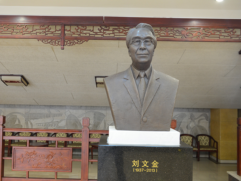 雕塑作品 劉文金像，鑄銅，安放地點(diǎn)：中央民族樂(lè)團(tuán)