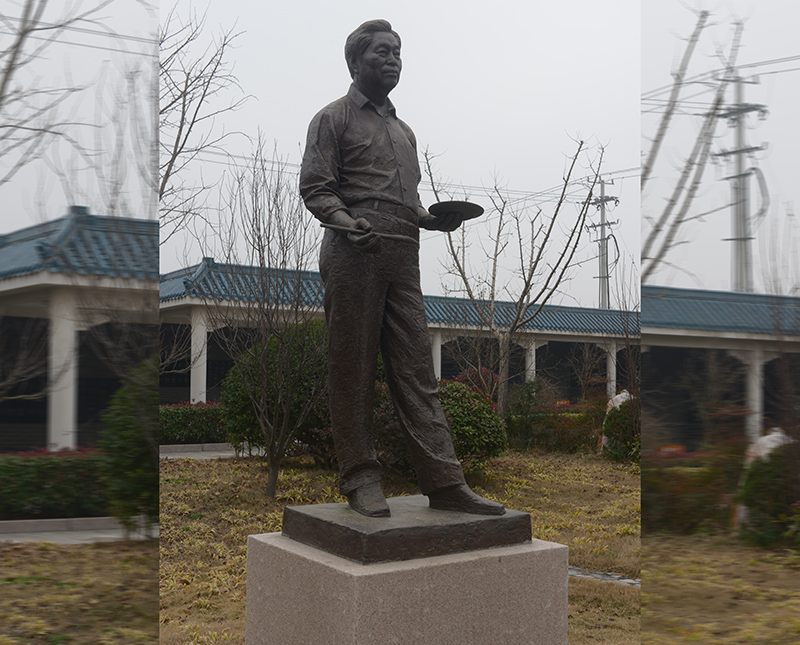 雕塑作品 喻繼高像、青銅高2.3米、安放地點(diǎn)：喻繼高紀(jì)念館